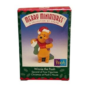 Hallmark Merry Miniatures 1999 Winnie‎ the Pooh Figurine Christmas at Pooh’s